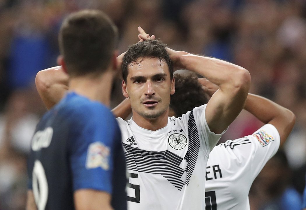 Německý stoper Mats Hummels byl po zápase s Francií evidentně zklamaný.