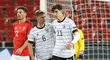 Kai Havertz (vpravo) dal proti Švýcarům druhý gól Německa