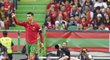 Cristiano Ronaldo přivítal Václava Jemelku skluzem na kotníky