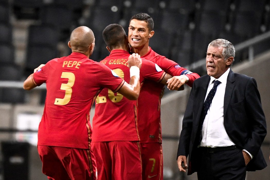 Cristiano Ronaldo oslavil v zápase Portugalska se Švédskem 100. gól v národním dresu