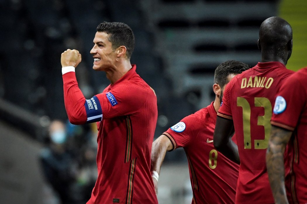 Cristiano Ronaldo oslavil v zápase Portugalska se Švédskem 100. gól v národním dresu