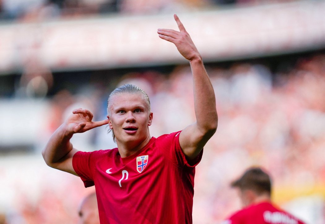 Norský útočník Erling Haaland se raduje z branky v utkání proti Švédsku v Lize národů