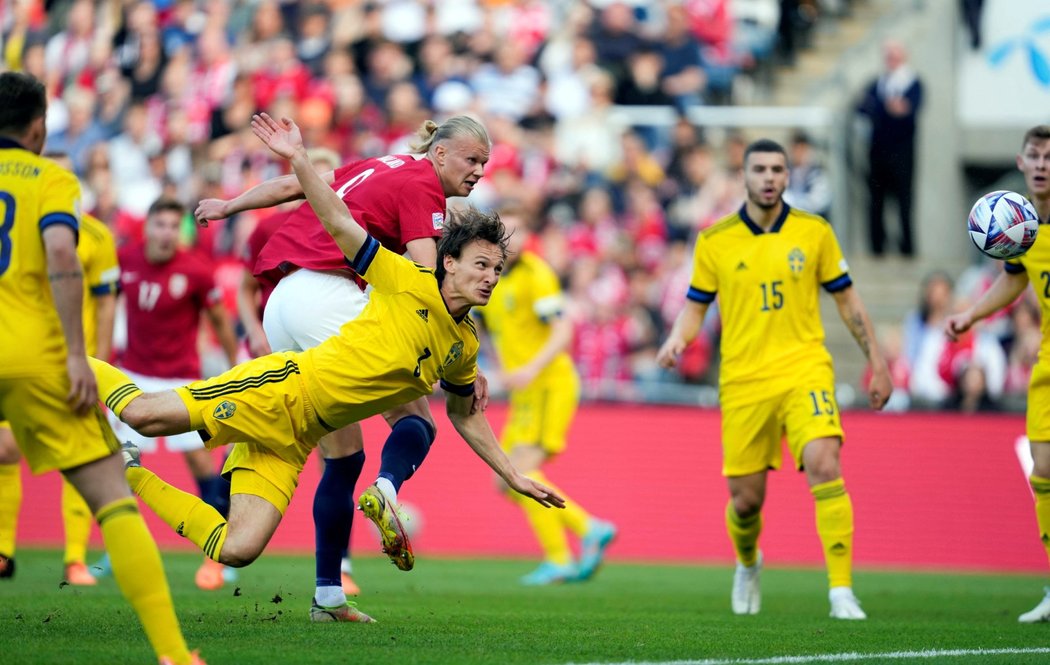 Norský útočník Erling Haaland v utkání proti Švédsku v Lize národů