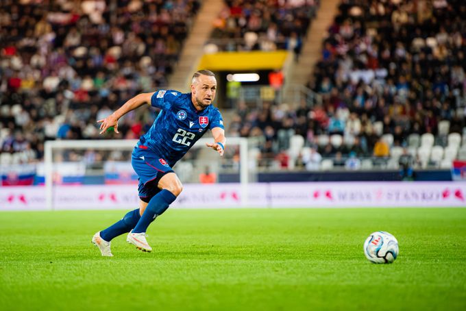 Berou těžké prachy! Bývalý reprezentant zkritizoval slovenské hráče. Lobotka se brání Berou těžké prachy! Bývalý reprezentant zkritizoval slovenské hráče. Lobotka se brání