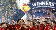 Španělé s pohárem pro vítěze Ligy národů