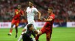 Belgičan Thorgan Hazard v šanci při zápase Ligy národů s Polskem