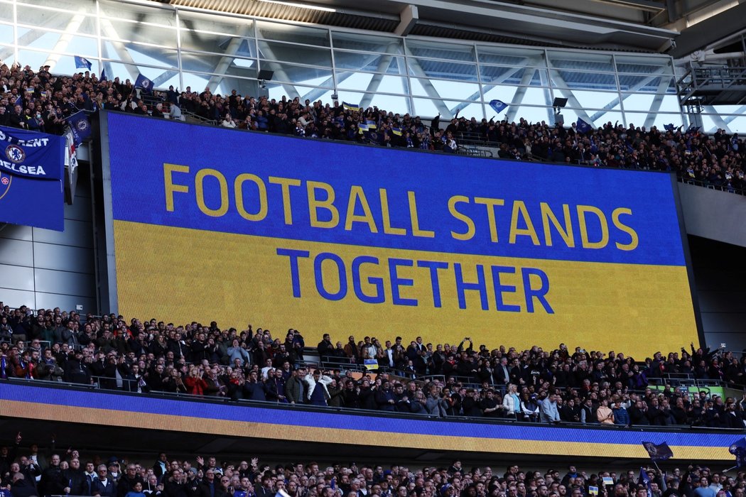 Anglický fotbalový chrám podpořil Ukrajinu