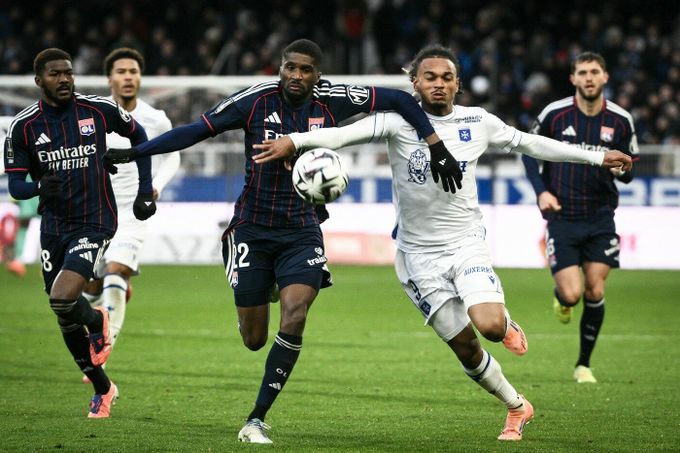Auxerre - Lyon 0:0. Šulc nastoupil po zranění, Karabec hrál od začátku Auxerre - Lyon 0:0. Šulc nastoupil po zranění, Karabec hrál od začátku
