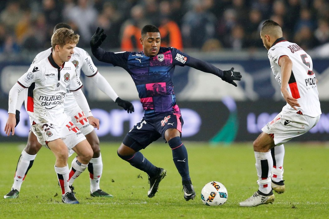 Brazilský talentovaný útočník Malcom přestoupil z Bordeaux do Barcelony