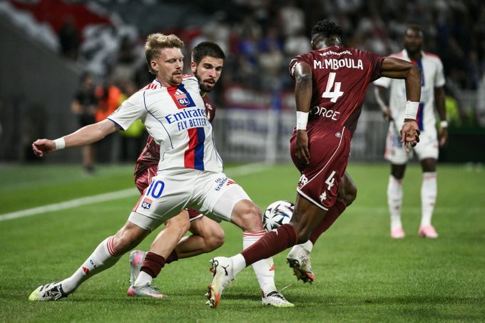 Lyon - Méty 3:0. Oba Češi se předvedli! Šulc má asistenci, Karabec se trefil Lyon - Méty 3:0. Oba Češi se předvedli! Šulc má asistenci, Karabec se trefil