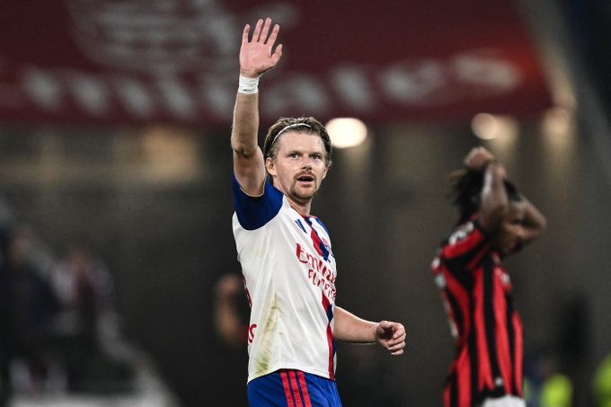 Lyon - Nice 2:1. Šulc dal gól, domácí dohrávali v deseti a v nastavení je spasil ofsajd Lyon - Nice 2:1. Šulc dal gól, domácí dohrávali v deseti a v nastavení je spasil ofsajd