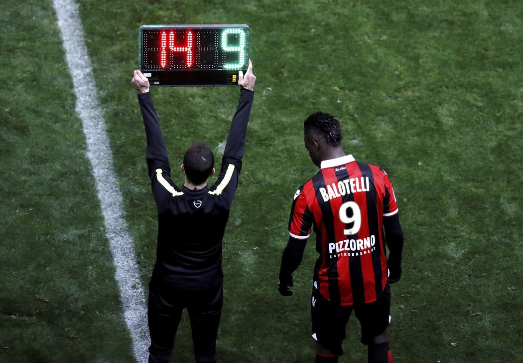 Mario Balotelli začal v Nice jako hvězda, teď je z něj sotva náhradník