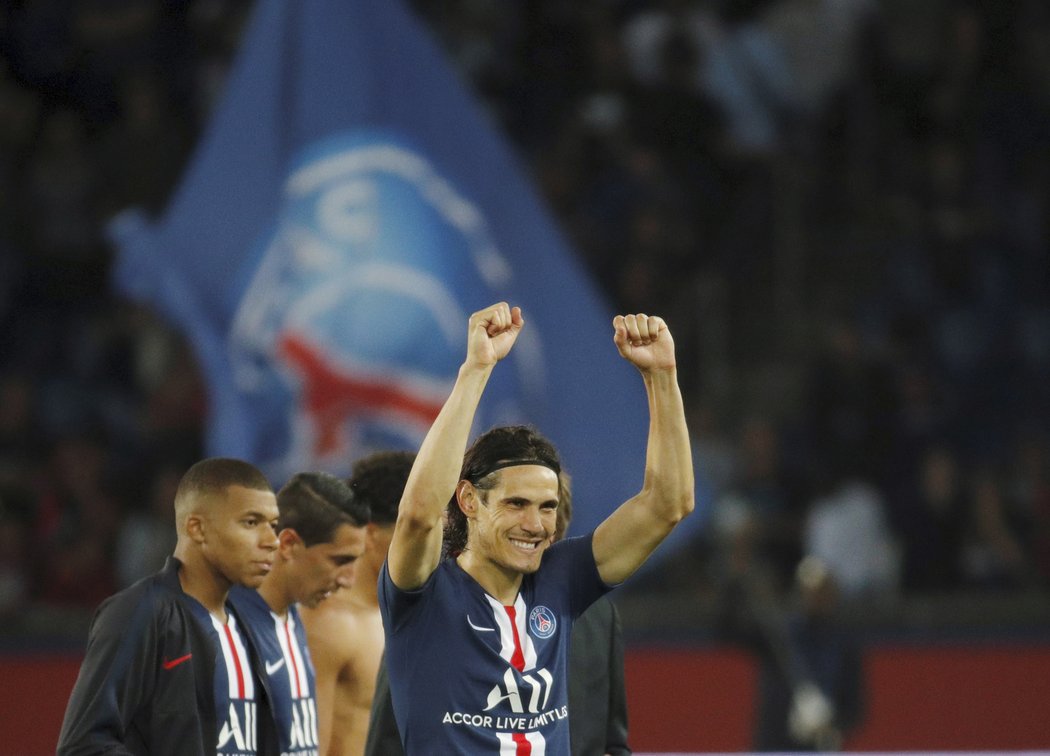 Edisona Cavaniho fanoušci naopak oslavují