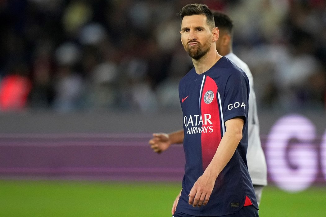 Zklamaný Lionel Messi zakončil štaci v PSG porážkou