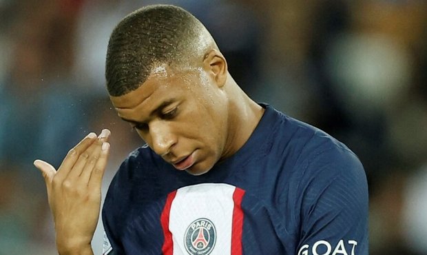 Manýry „monstra“: Mbappé se hádal s Neymarem, strčil Messiho a urazil se