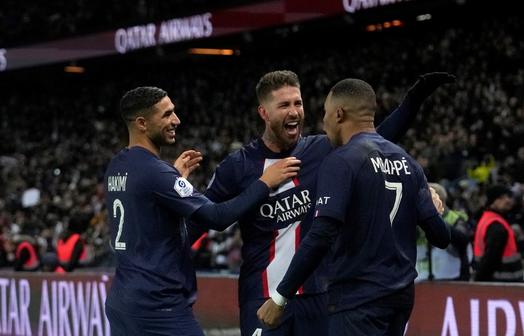 Fotbalisté PSG se radují z trefy