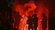 Jak mají ve zvyku, fanoušci Anglie použili při nočních nepokojích v Lille i pyrotechniku