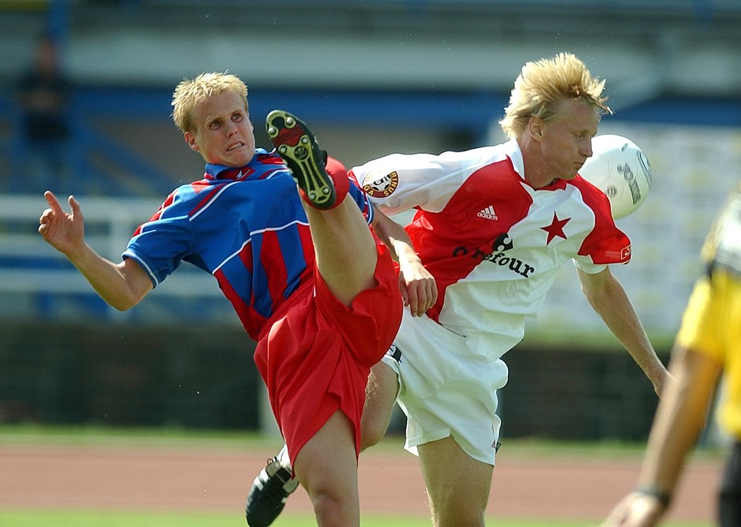 V ligové sezoně 2003/2004 bojoval takhle David Limberský v utkání proti Slavii