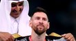 Lionel Messi přebíral trofej v průhledném plášti