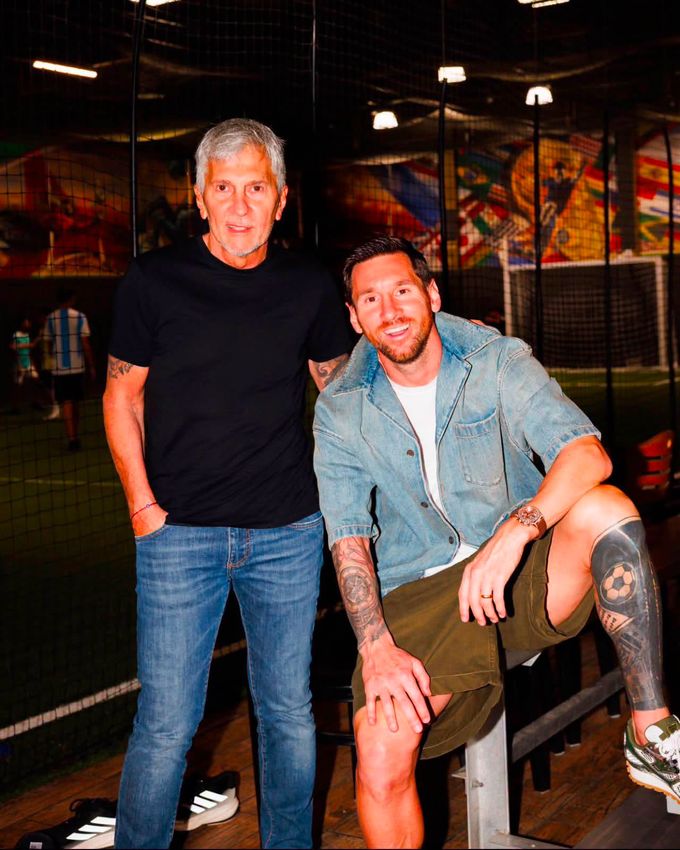 Messi v slzách poprvé dojemně promluvil o smrti otce. A co mu vzkázal Ronaldo? Messi v slzách poprvé dojemně promluvil o smrti otce. A co mu vzkázal Ronaldo?