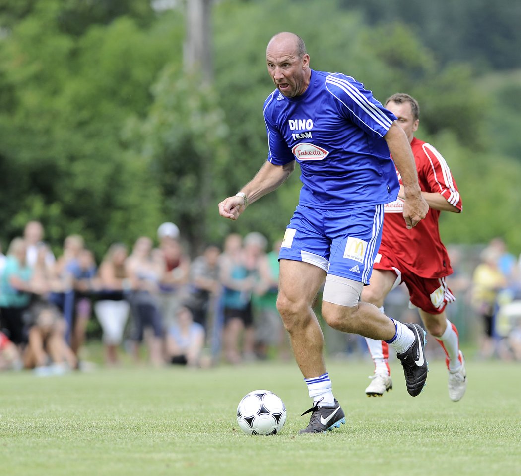 Na fotbalových narozeninách v Lipencích vedl jeden z týmů i bývalý reprezentační kanonýr Jan Koller