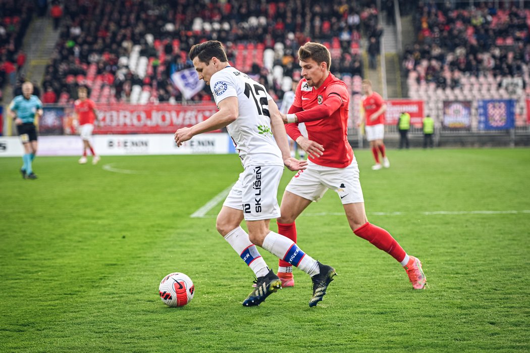 Fotbalisté Líšně vyhráli v předehrávce 19. kola druhé ligy v brněnském derby na hřišti vedoucí Zbrojovky 3:1.