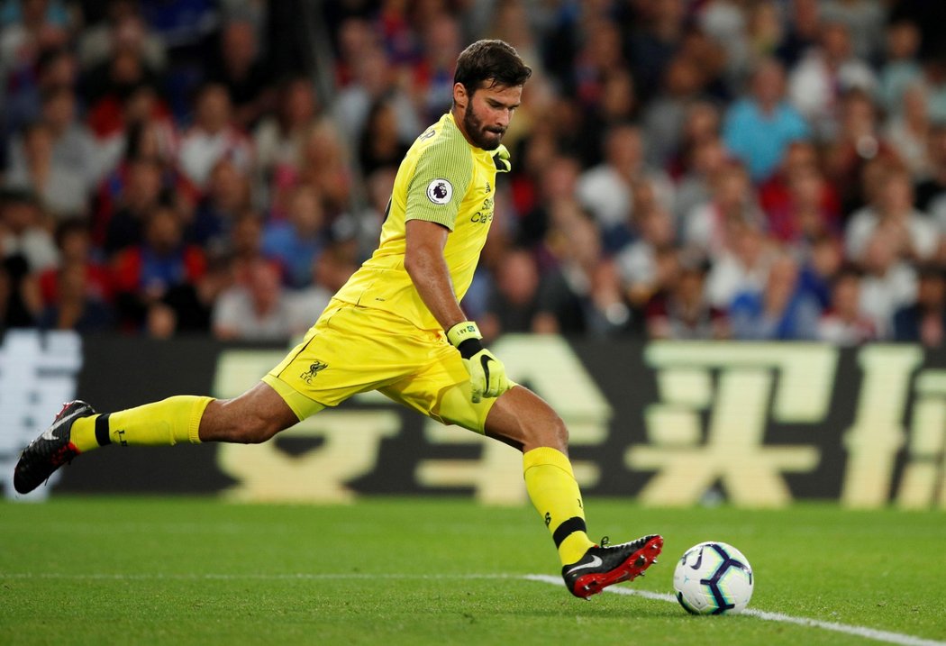 Brankář Liverpoolu Alisson v prvních třech kolech Premier League neinkasoval