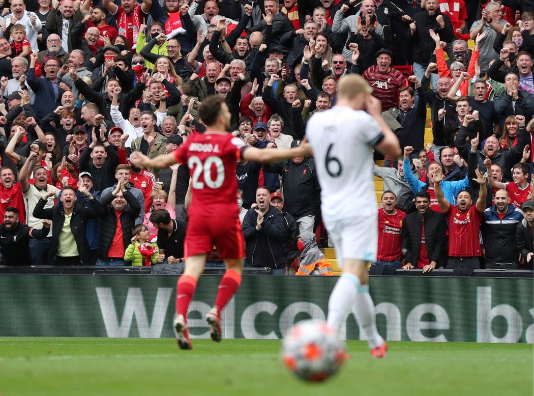 Diogo Jota slaví gól do sítě Burnley