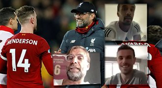 Klopp si užívá videohovory s hráči: řeší se účesy i hrozné zpívání