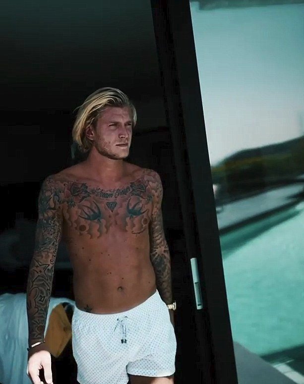 Loris Karius si svou dovolenou užíval plnými doušky