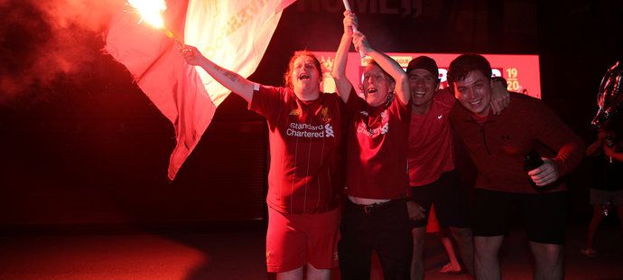 Fanoušci Liverpoolu slaví zisk mistrovského titulu