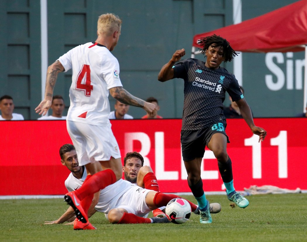 Sevilla v přípravném utkání porazila Liverpool 2:1, byl u toho i český brankář Tomáš Vaclík, který odchytal druhý poločas