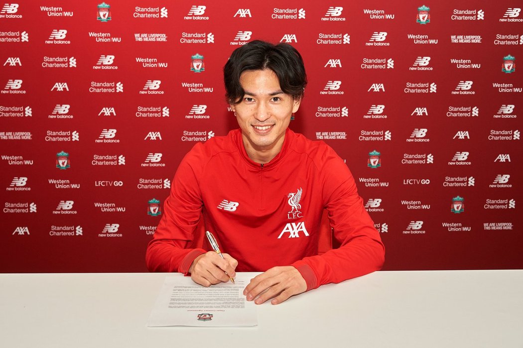 Takumi Minamino bude od ledna oblékat dres Liverpoolu