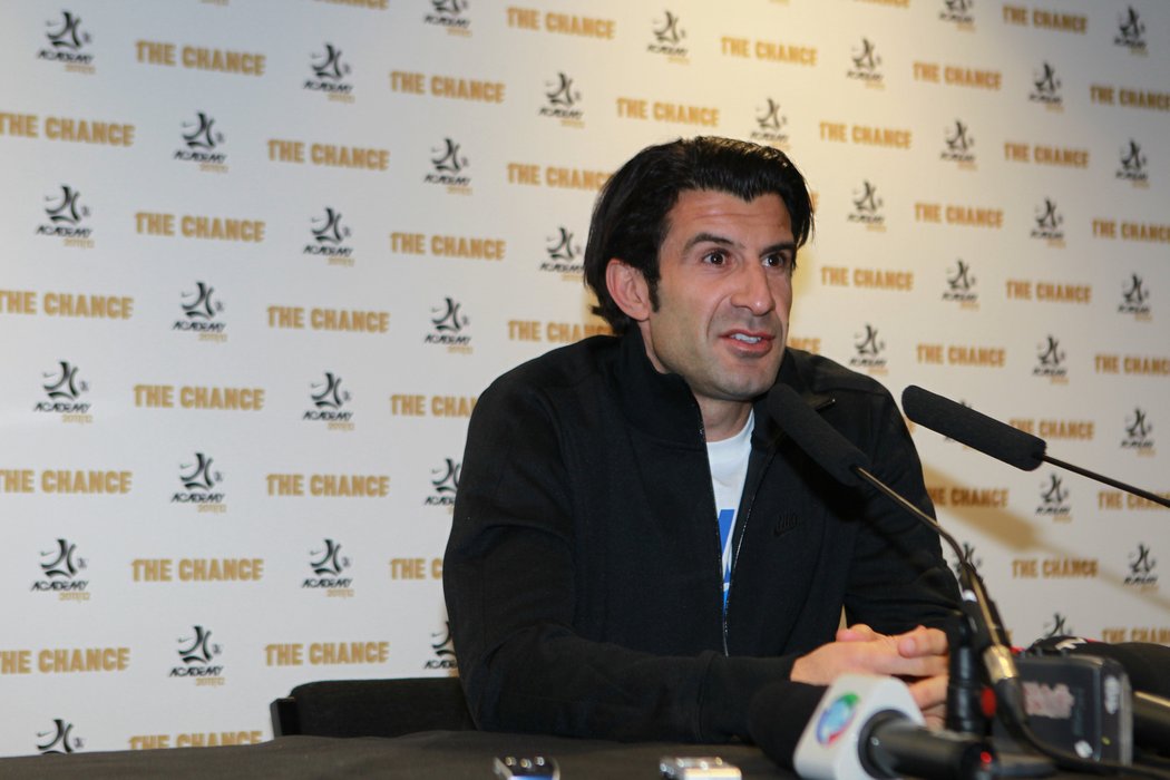 Luis Figo při vyhlášení finalistů projektu The Chance