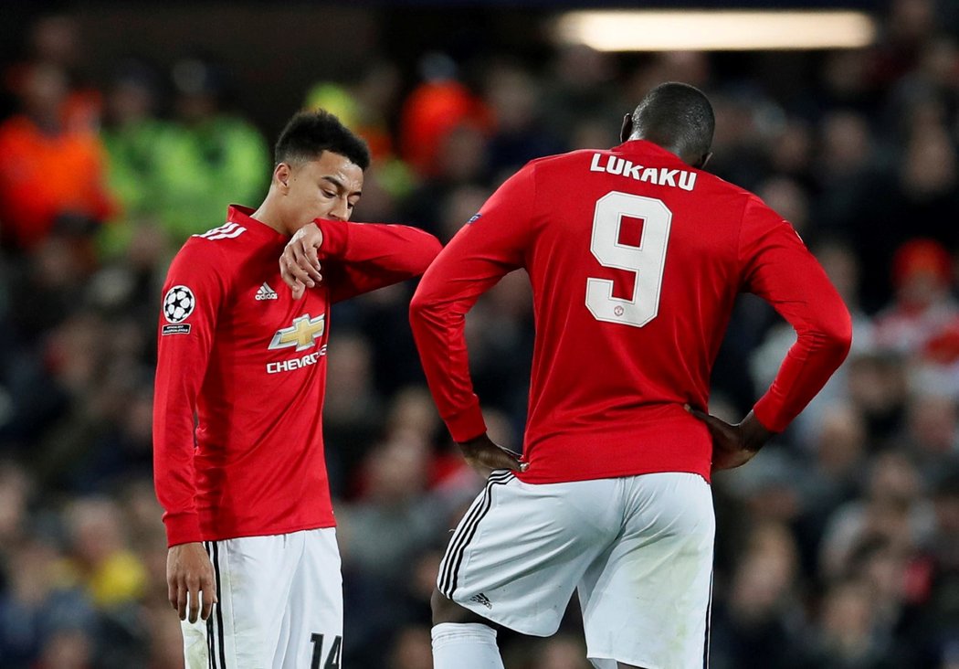 Zklamaní Jesse Lingard a Romelu Lukaku z Manchesteru United