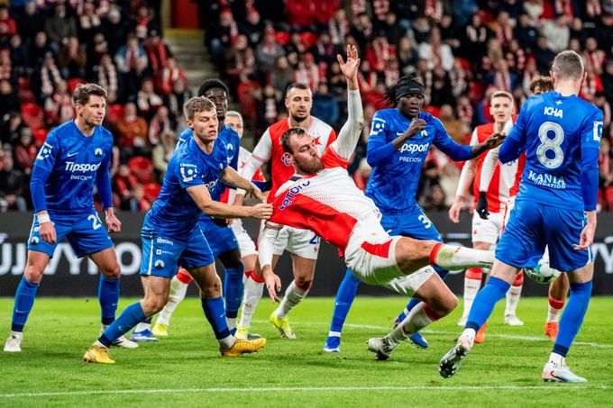 Videodrama v Edenu! Opakovačky sebraly divákům dva góly a penaltu. Oprávněně? Videodrama v Edenu! Opakovačky sebraly divákům dva góly a penaltu. Oprávněně?