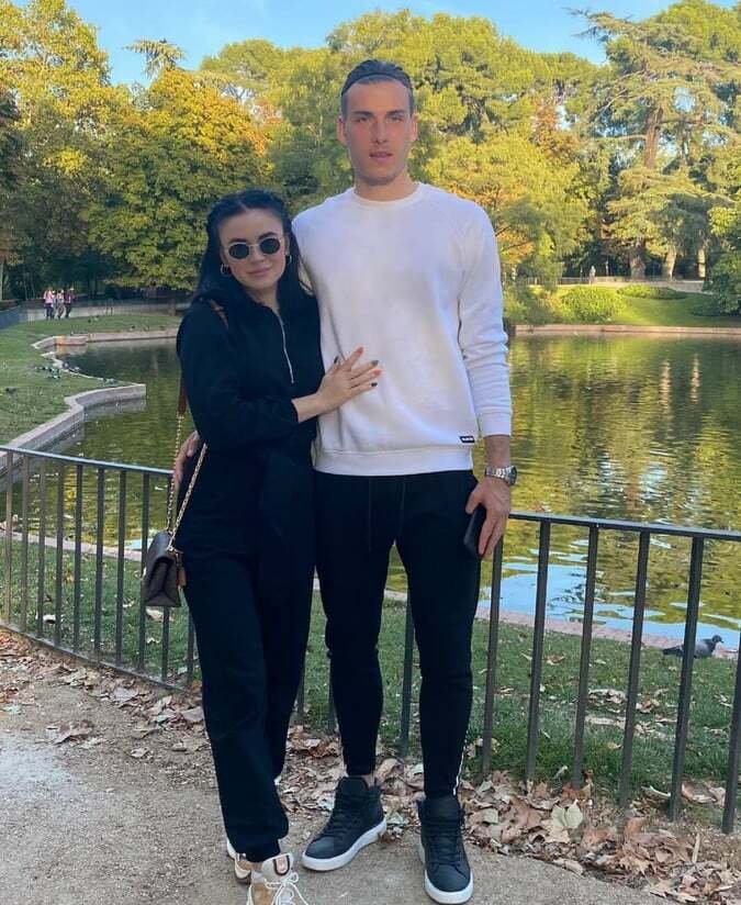 Ukrajinský brankář Realu Madrid Andrij Lunin a jeho manželka Anastasia