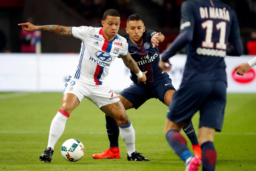 Memphis Depay v zápase Lyonu proti Paris St. Germain