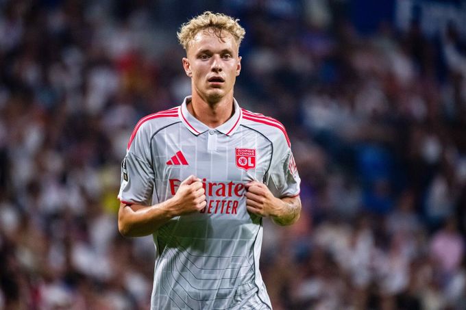 Lyon - Angers 1:0. Vítězný gól po Karabcově rohu, v závěru domácí přečkali velké šance Lyon - Angers 1:0. Vítězný gól po Karabcově rohu, v závěru domácí přečkali velké šance