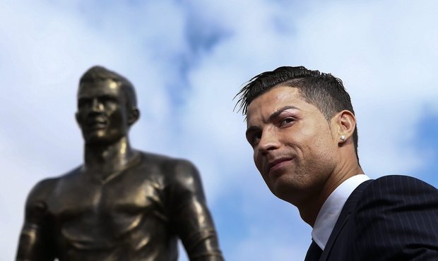 Ronaldo se dočkal sochy na Madeiře. Má 240 cm a váží 800 kilogramů 