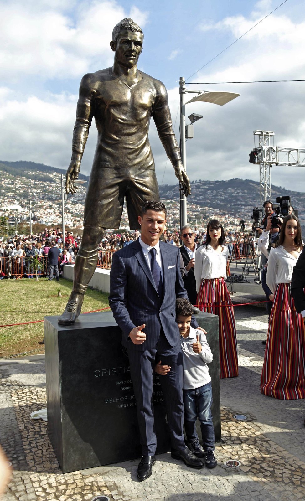 Ronaldo měl při představování s sebou i svého syna