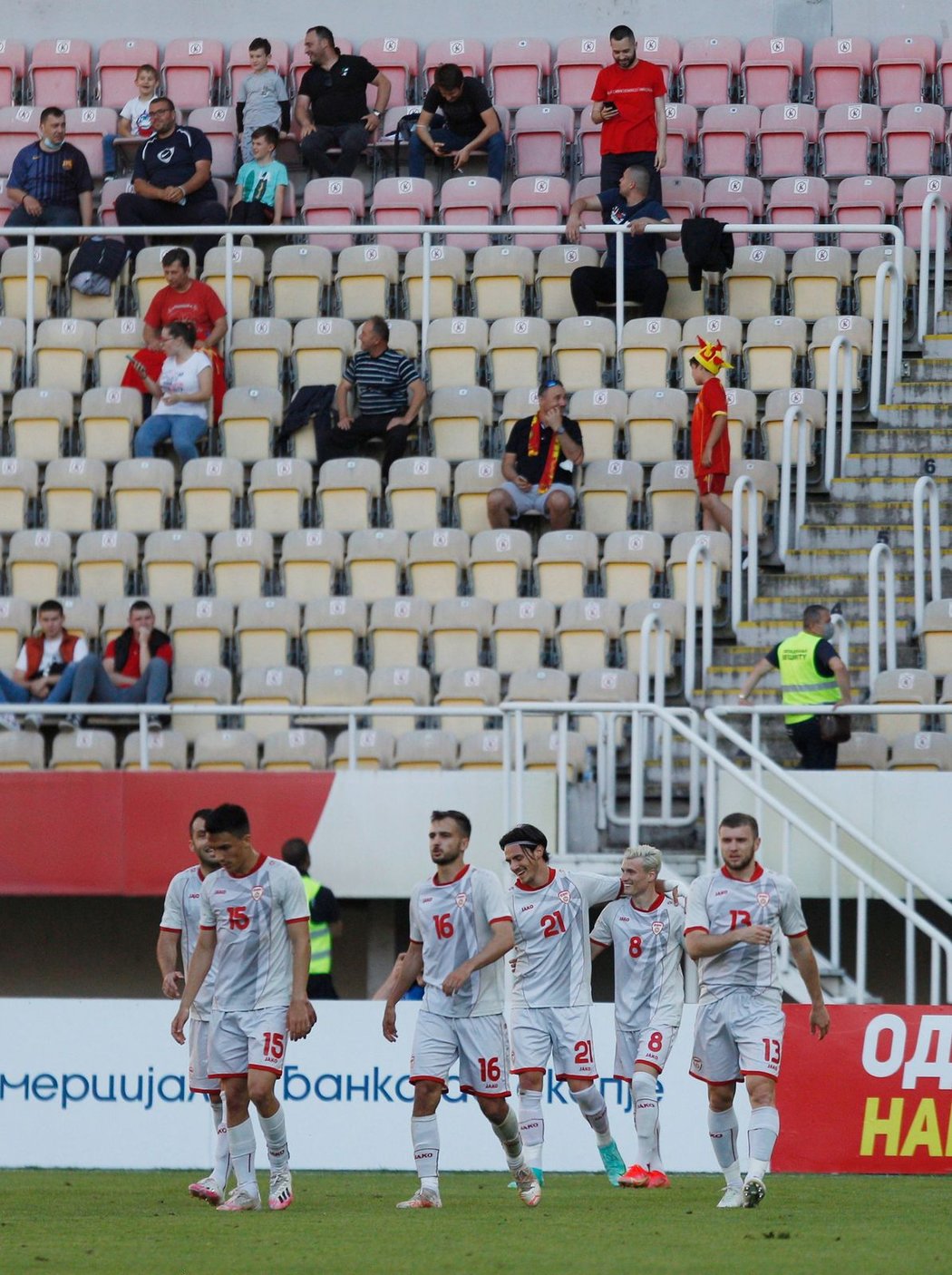 Fotbalisté Makedonie hrají první zápas na EURO
