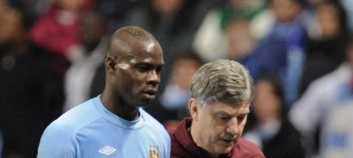 Mario Balotelli opustil hřiště ještě před koncem prvního poločasu