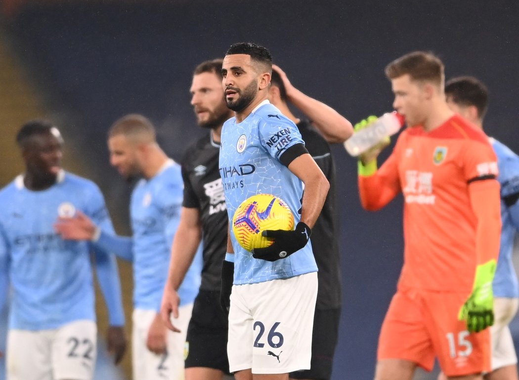 Riyad Mahrez skóroval do sítě Burnley hned třikrát