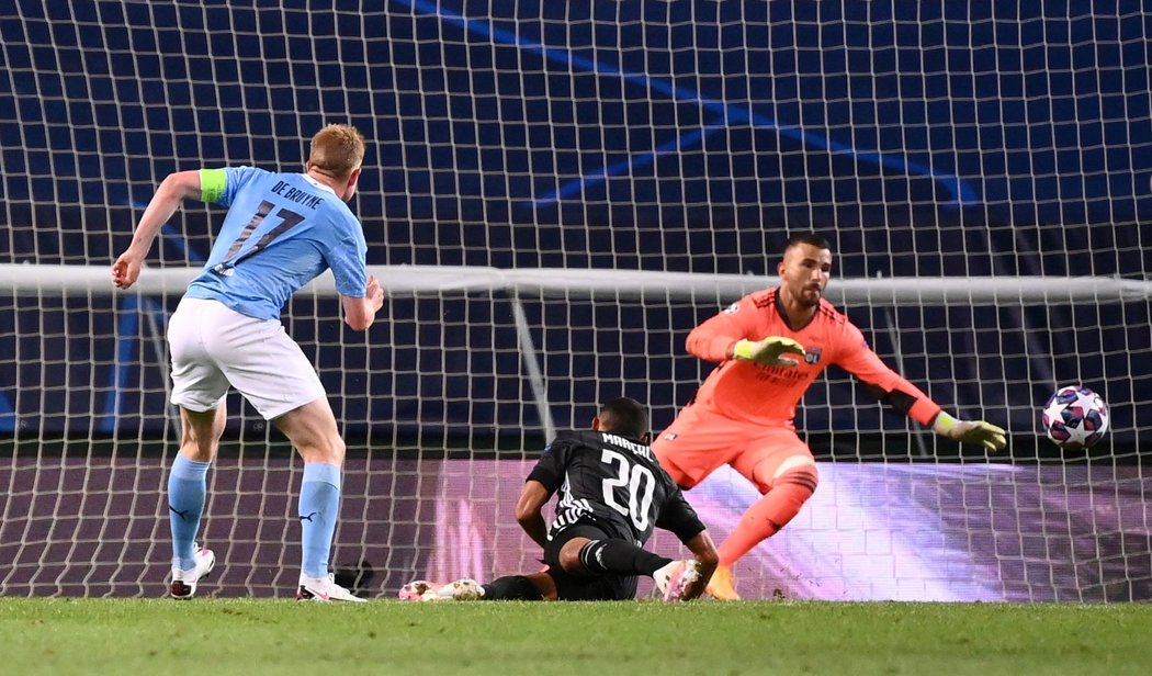 Kevin De Bruyne z Manchesteru City srovnává čtvrtfinále Ligy mistrů s Lyonem na 1:1