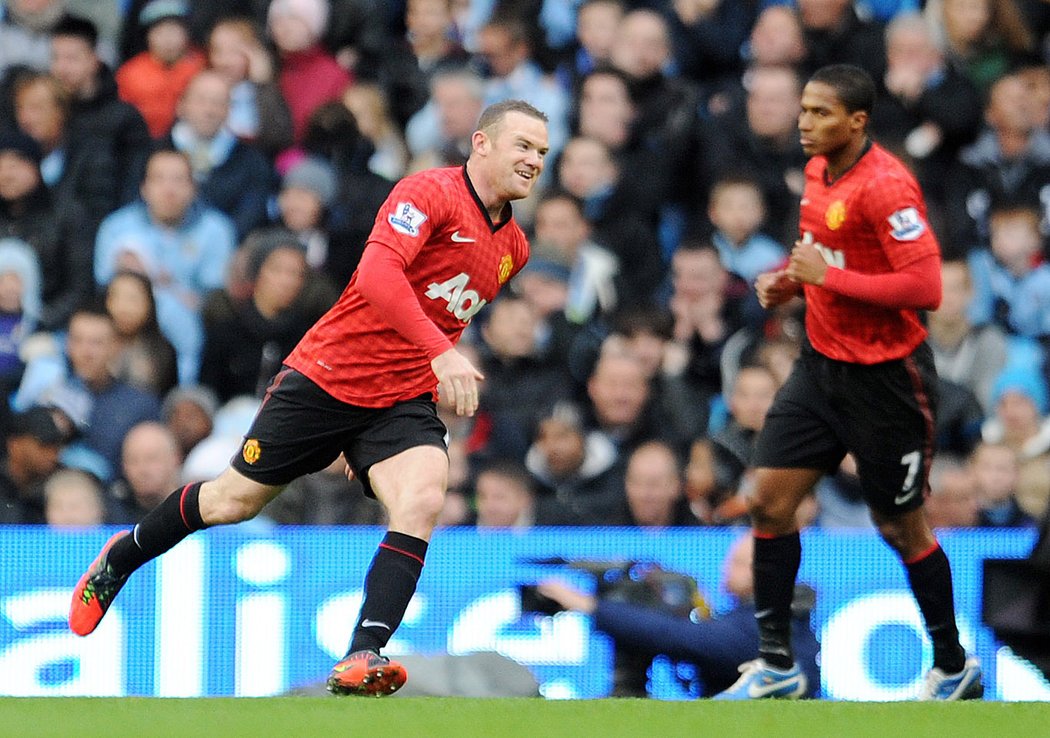 Rooney střílí úvodní branku utkání proti Citizens