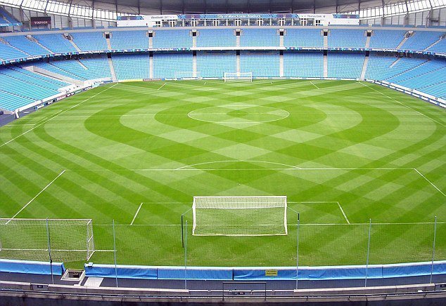 Fotbalové hřiště v Manchesteru City zažilo i baseballový vzor