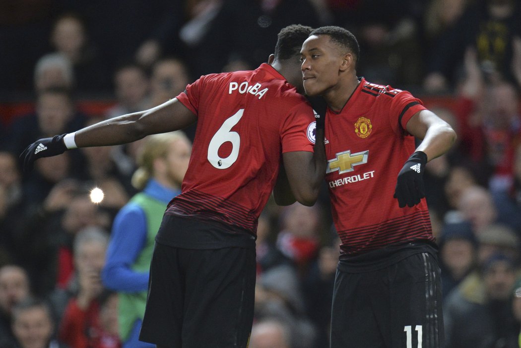 Paul Pogba a Anthony Martial řídili výhru United nad Evertonem