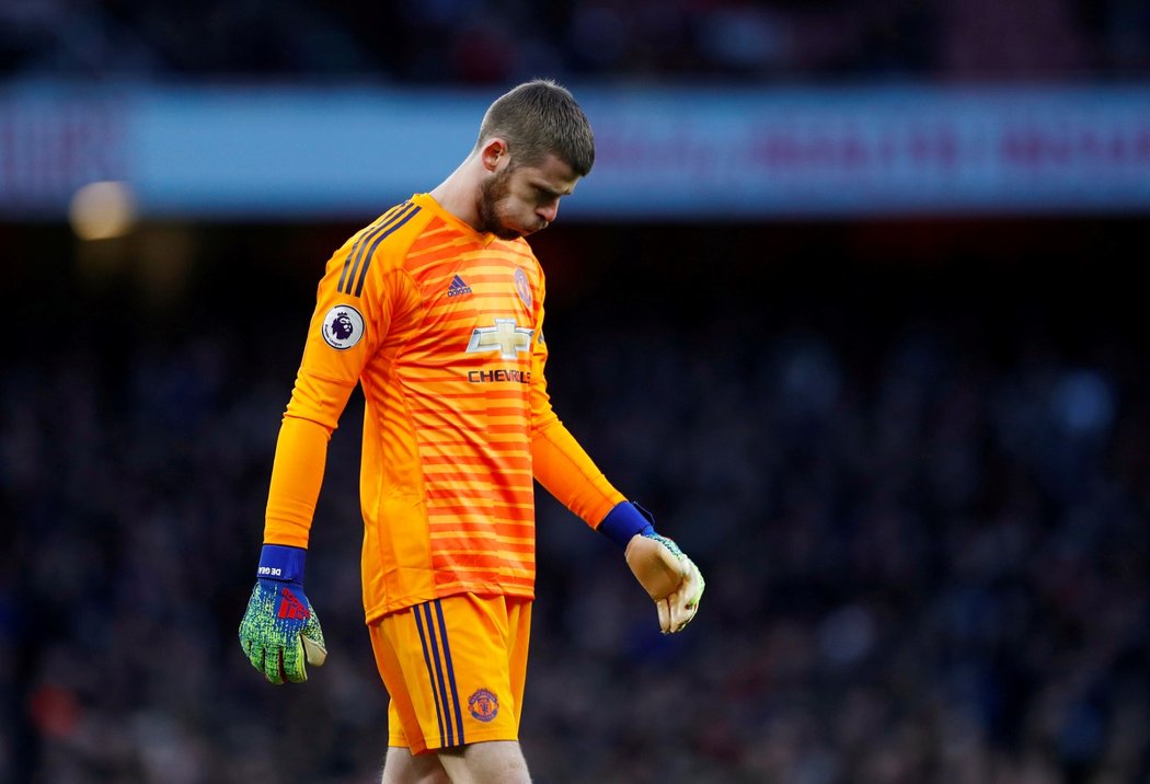 Zklamaný gólman Manchesteru United David de Gea v utkání s Arsenalem