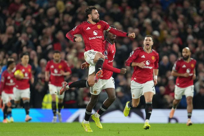 SESTŘIHY: Přestřelka na závěr kola, osm gólů v utkání United! Wolves trápili Arsenal SESTŘIHY: Přestřelka na závěr kola, osm gólů v utkání United! Wolves trápili Arsenal